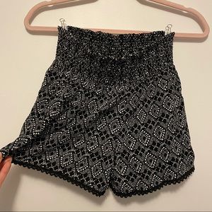 Black and white pattern flowy elastic waist shorts